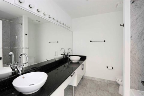 Copropriété à louer à Miami, Floride: 2 chambres, 124.02 m2 № 1774567 - photo 24