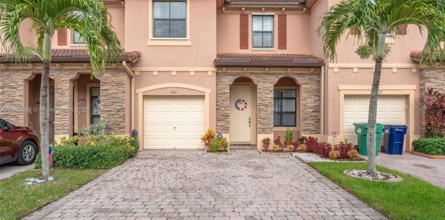 Дом в Майами, Флорида 3 спальни, 154.78м2 № 1955522