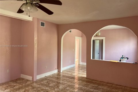 House in Miami, Florida 3 bedrooms, 131.27 sq.m. № 1664233 - photo 7