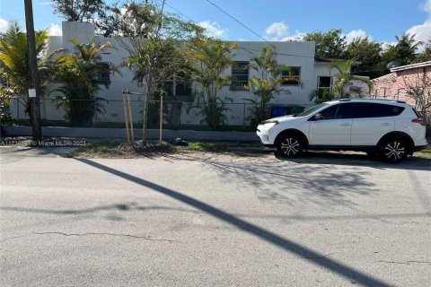 House in Miami, Florida 3 bedrooms, 131.27 sq.m. № 1664233 - photo 3