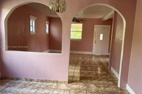 House in Miami, Florida 3 bedrooms, 131.27 sq.m. № 1664233 - photo 8