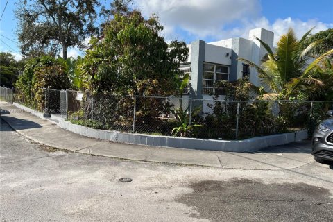 House in Miami, Florida 3 bedrooms, 131.27 sq.m. № 1664233 - photo 4