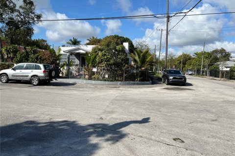 House in Miami, Florida 3 bedrooms, 131.27 sq.m. № 1664233 - photo 2