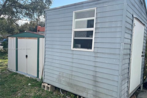House in Miami, Florida 3 bedrooms, 131.27 sq.m. № 1664233 - photo 17