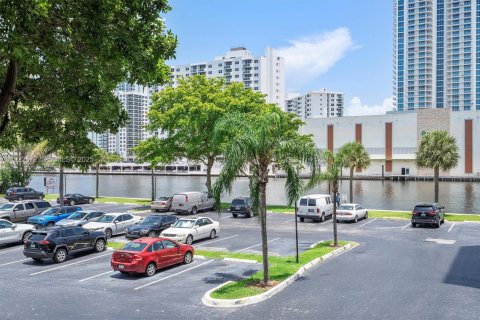Снять в аренду кондоминиум в Халландейл-Бич, Флорида 1 спальня, 85.01м2, № 1976501 - фото 19