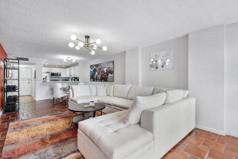 Снять в аренду кондоминиум в Халландейл-Бич, Флорида 1 спальня, 85.01м2, № 1976501 - фото 6