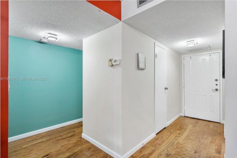 Снять в аренду кондоминиум в Халландейл-Бич, Флорида 1 спальня, 85.01м2, № 1976501 - фото 10