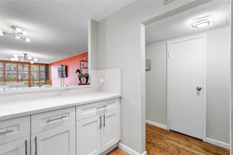 Снять в аренду кондоминиум в Халландейл-Бич, Флорида 1 спальня, 85.01м2, № 1976501 - фото 3