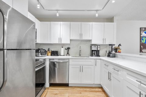 Снять в аренду кондоминиум в Халландейл-Бич, Флорида 1 спальня, 85.01м2, № 1976501 - фото 2