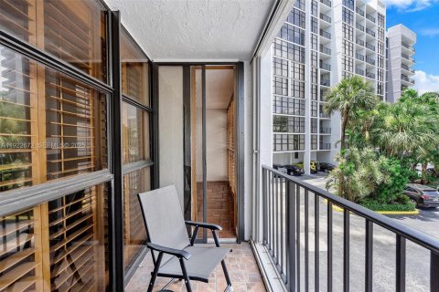 Снять в аренду кондоминиум в Халландейл-Бич, Флорида 1 спальня, 85.01м2, № 1976501 - фото 17