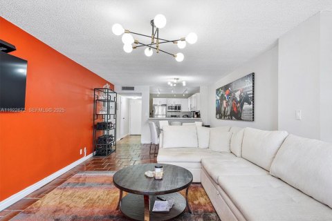 Снять в аренду кондоминиум в Халландейл-Бич, Флорида 1 спальня, 85.01м2, № 1976501 - фото 7