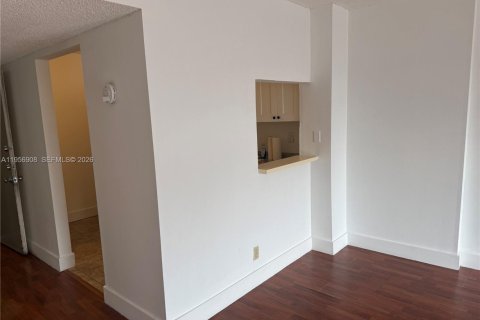 Condominio en alquiler en Miami, Florida, 1 dormitorio, 65.96 m2 № 2011797 - foto 9