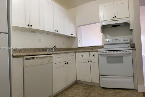 Condominio en alquiler en Miami, Florida, 1 dormitorio, 65.96 m2 № 2011797 - foto 5