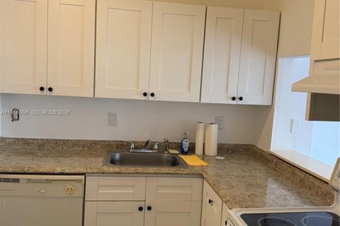 Condominio en alquiler en Miami, Florida, 1 dormitorio, 65.96 m2 № 2011797 - foto 6