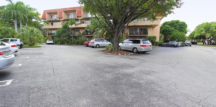 Condominio en Miami, Florida, 1 dormitorio  № 2011797