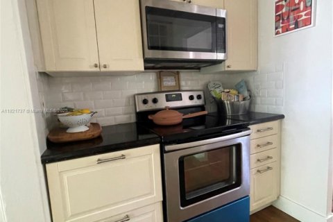 Casa en venta en Miami, Florida, 2 dormitorios, 79.71 m2 № 1787094 - foto 9