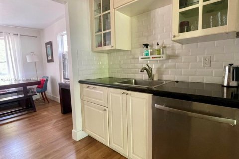 Casa en venta en Miami, Florida, 2 dormitorios, 79.71 m2 № 1787094 - foto 7