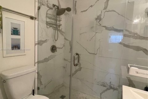 Casa en venta en Miami, Florida, 2 dormitorios, 79.71 m2 № 1787094 - foto 11