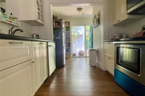 Casa en venta en Miami, Florida, 2 dormitorios, 79.71 m2 № 1787094 - foto 8