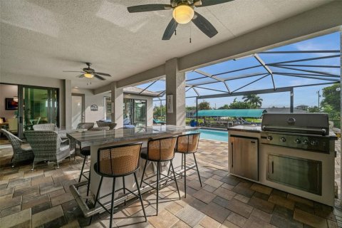 Villa ou maison à vendre à Cape Coral, Floride: 4 chambres, 267.84 m2 № 2434461 - photo 28