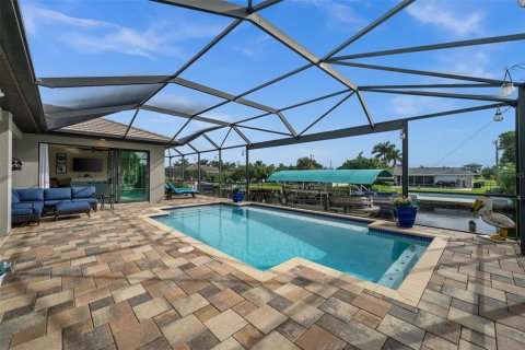 Villa ou maison à vendre à Cape Coral, Floride: 4 chambres, 267.84 m2 № 2434461 - photo 30