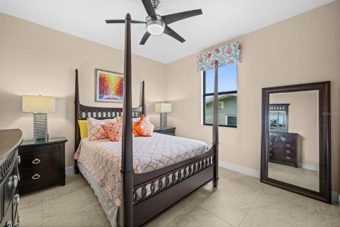 Villa ou maison à vendre à Cape Coral, Floride: 4 chambres, 267.84 m2 № 2434461 - photo 24