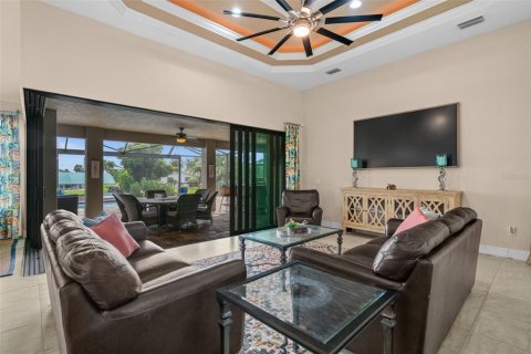 Villa ou maison à vendre à Cape Coral, Floride: 4 chambres, 267.84 m2 № 2434461 - photo 19