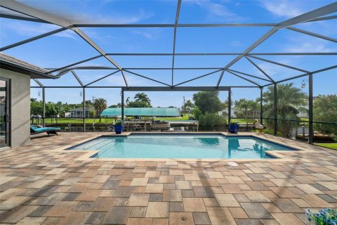 Villa ou maison à vendre à Cape Coral, Floride: 4 chambres, 267.84 m2 № 2434461 - photo 29