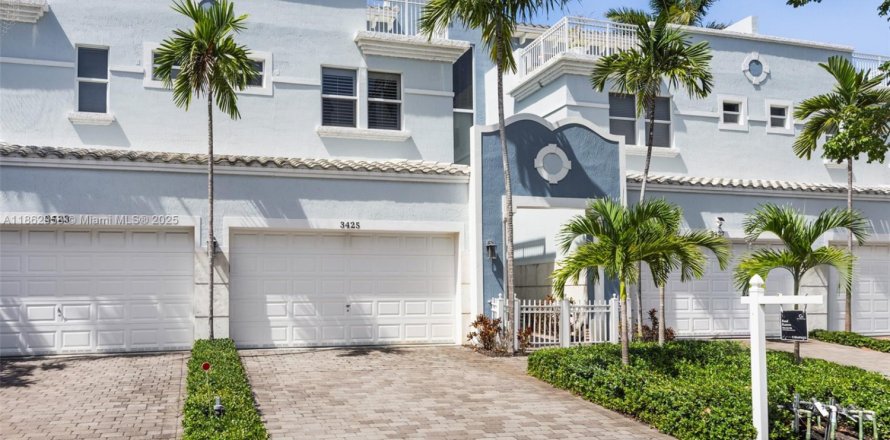 Condo à Pompano Beach, Floride, 3 chambres  № 1891208
