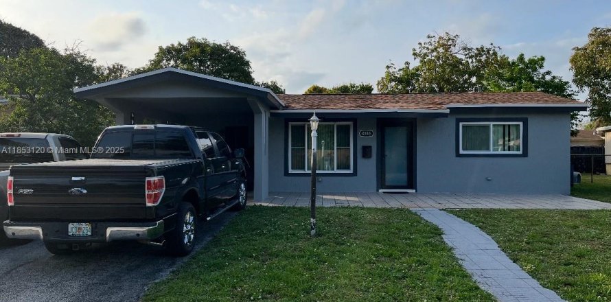 Villa ou maison à Lauderdale Lakes, Floride 3 chambres, 140.75 m2 № 1877755
