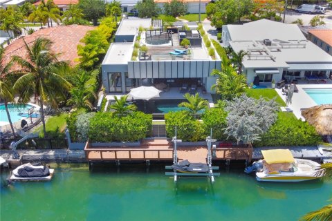 Casa en venta en Miami Beach, Florida, 3 dormitorios, 271.46 m2 № 1972302 - foto 4