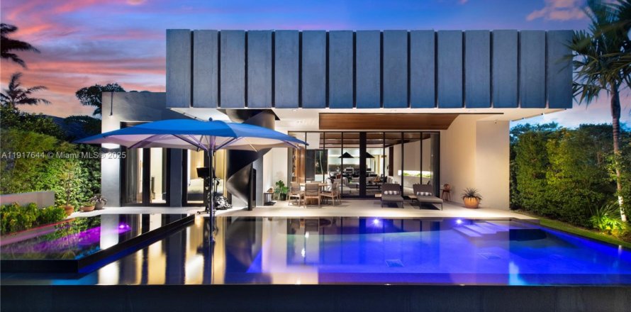 Casa en Miami Beach, Florida 3 dormitorios, 271.46 m2 № 1972302