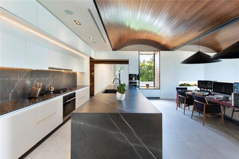 Casa en venta en Miami Beach, Florida, 3 dormitorios, 271.46 m2 № 1972302 - foto 26