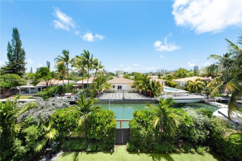 Casa en venta en Miami Beach, Florida, 3 dormitorios, 271.46 m2 № 1972302 - foto 19