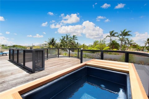 Casa en venta en Miami Beach, Florida, 3 dormitorios, 271.46 m2 № 1972302 - foto 20