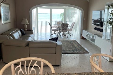 Condo in Clearwater, Florida, 2 bedrooms  № 392423 - photo 11