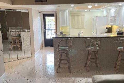 Condo in Clearwater, Florida, 2 bedrooms  № 392423 - photo 8