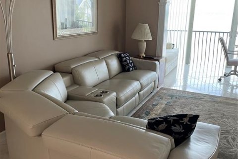 Condo in Clearwater, Florida, 2 bedrooms  № 392423 - photo 4