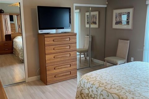 Condo in Clearwater, Florida, 2 bedrooms  № 392423 - photo 17