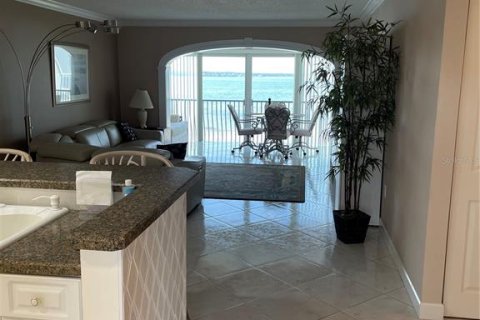 Condo in Clearwater, Florida, 2 bedrooms  № 392423 - photo 12