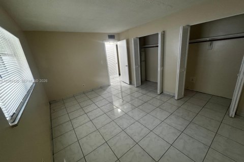 Condo in Hollywood, Florida, 1 bedroom № 2172211 - photo 10