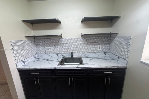 Condo in Hollywood, Florida, 1 bedroom № 2172211 - photo 8
