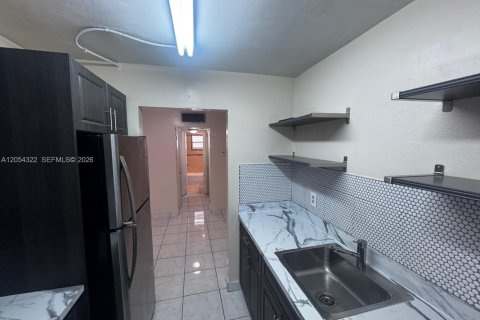 Condo in Hollywood, Florida, 1 bedroom № 2172211 - photo 7