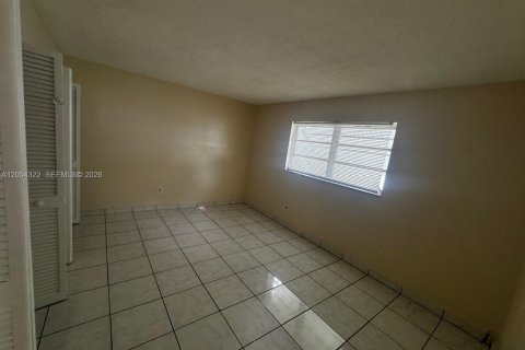 Condo in Hollywood, Florida, 1 bedroom № 2172211 - photo 9