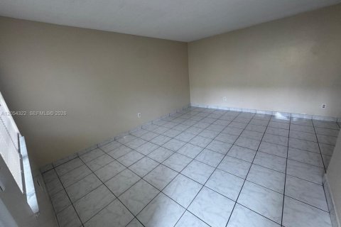 Condo in Hollywood, Florida, 1 bedroom № 2172211 - photo 4