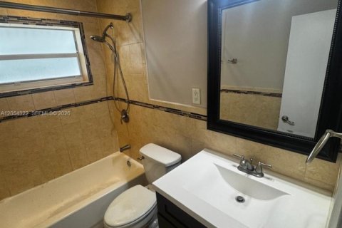Condo in Hollywood, Florida, 1 bedroom № 2172211 - photo 11