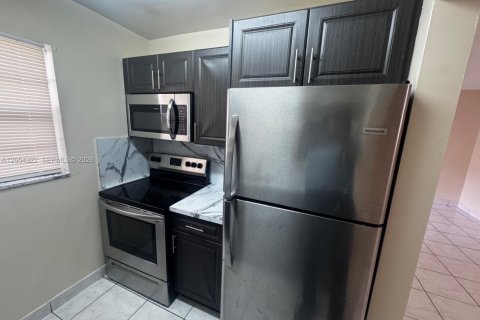 Condo in Hollywood, Florida, 1 bedroom № 2172211 - photo 5