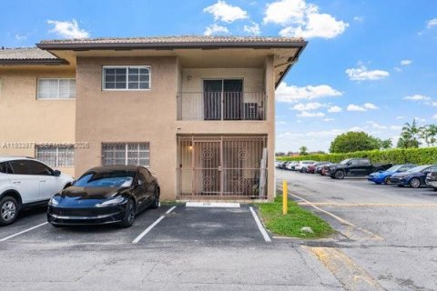 Condominio en venta en Hialeah Gardens, Florida, 2 dormitorios, 85.47 m2 № 1996215 - foto 5