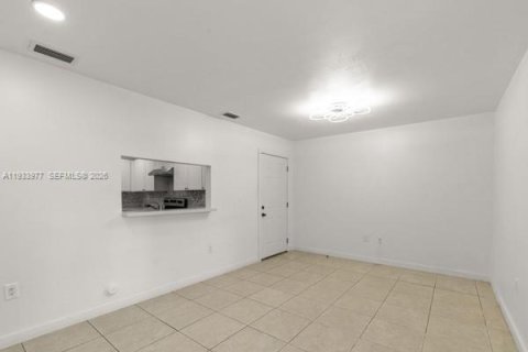 Condominio en venta en Hialeah Gardens, Florida, 2 dormitorios, 85.47 m2 № 1996215 - foto 12