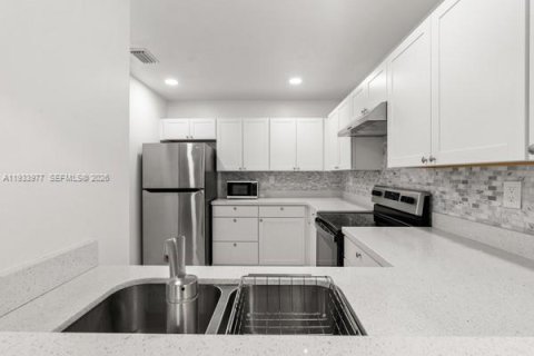 Condominio en venta en Hialeah Gardens, Florida, 2 dormitorios, 85.47 m2 № 1996215 - foto 13